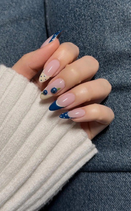 Маникюр с боровинки