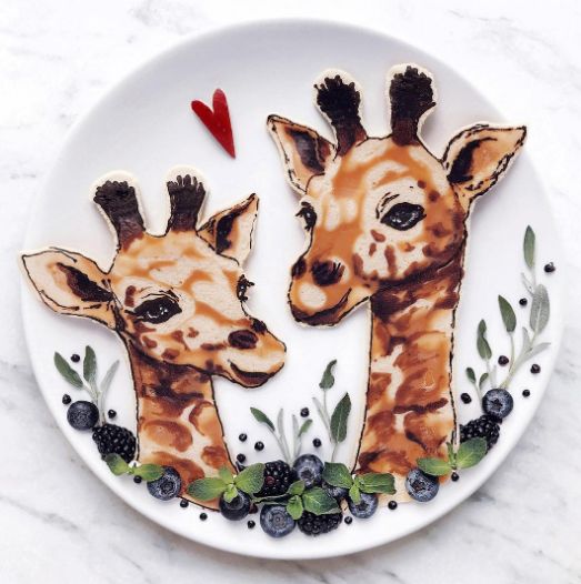 Влюбени жирафи от палачинки