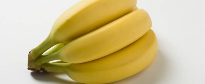 Обвийте стъблата на бананите във фолио
