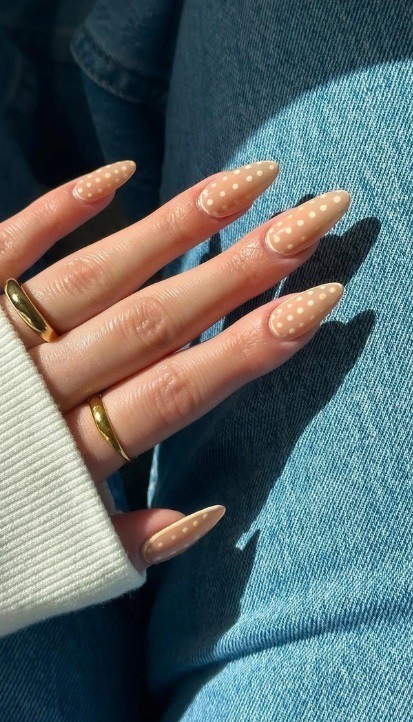 Маникюр на точки