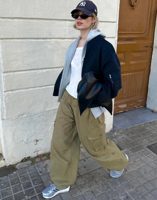 Суитшърт с качулка, бомбър яке, панталон