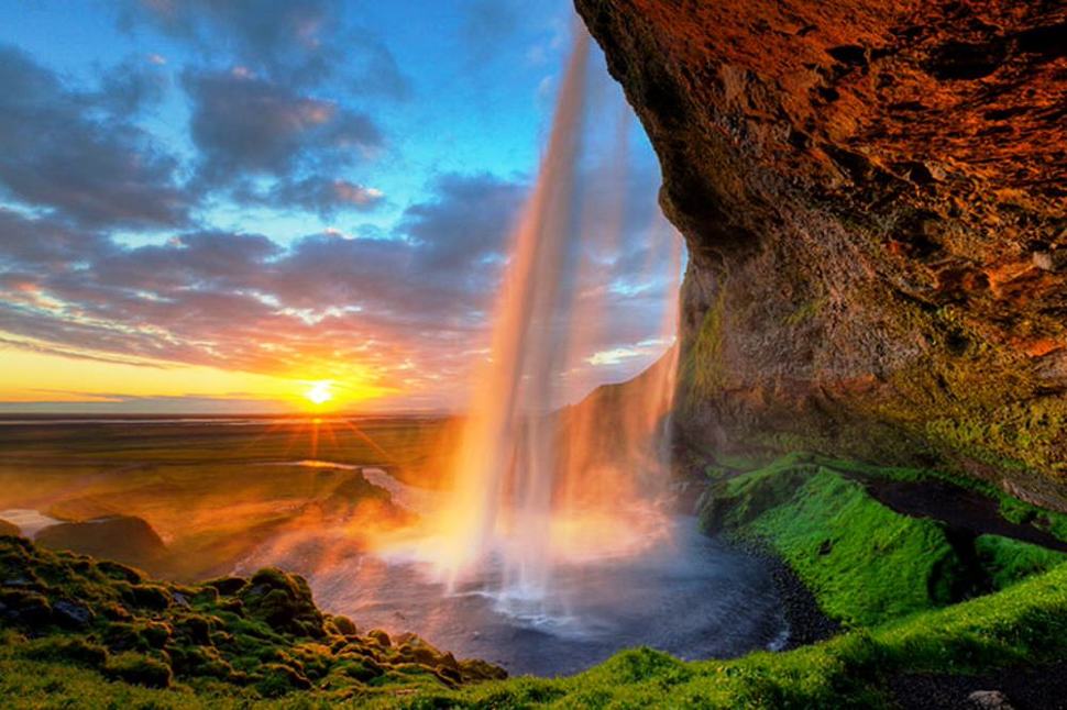 Водопадът Seljalandsfoss, Исландия