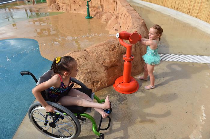 Първият аквапарк за хора с увреждания