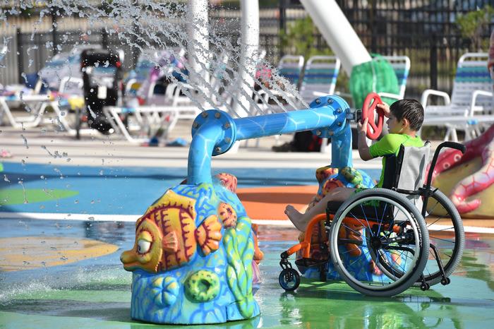 Първият аквапарк за хора с увреждания