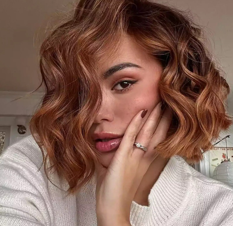 Ягодова брюнетка