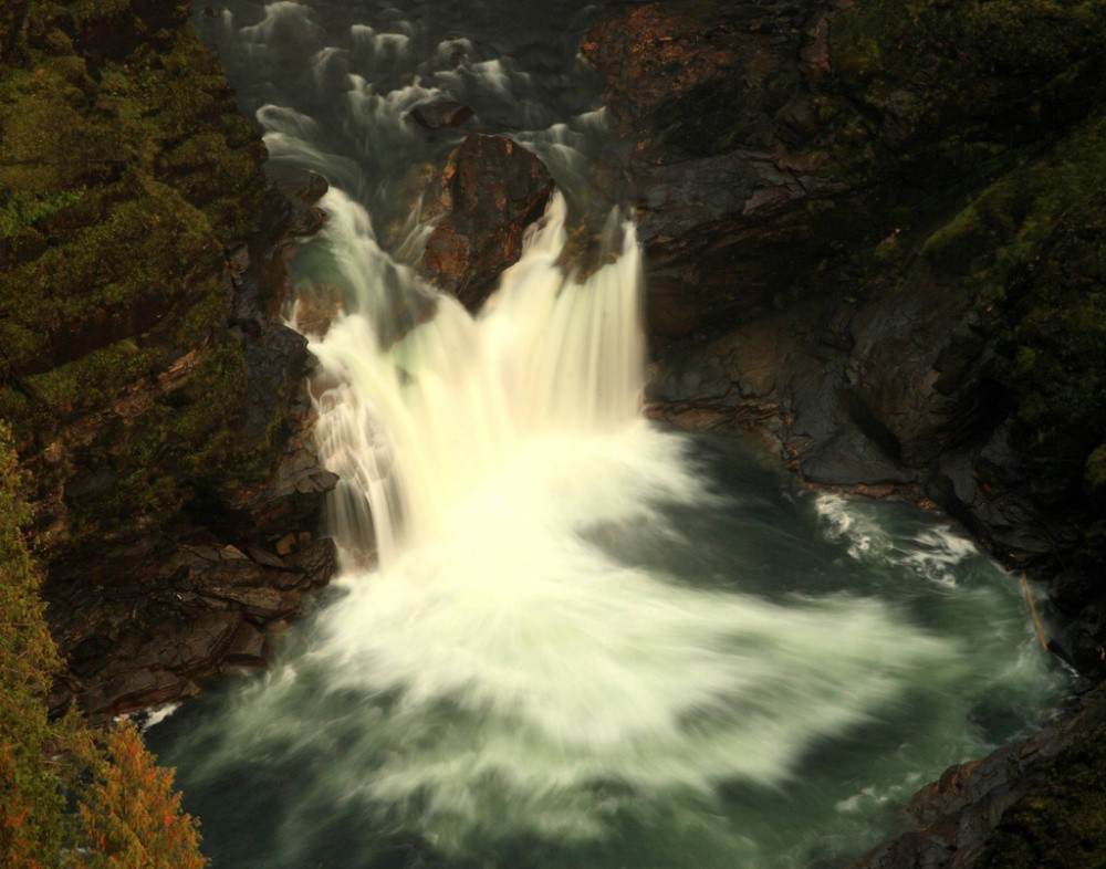 Водопадът Хелмкен, Канада