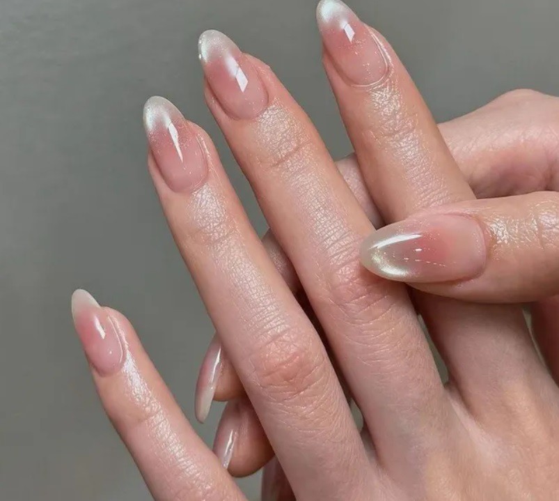„Прозрачен“ маникюр