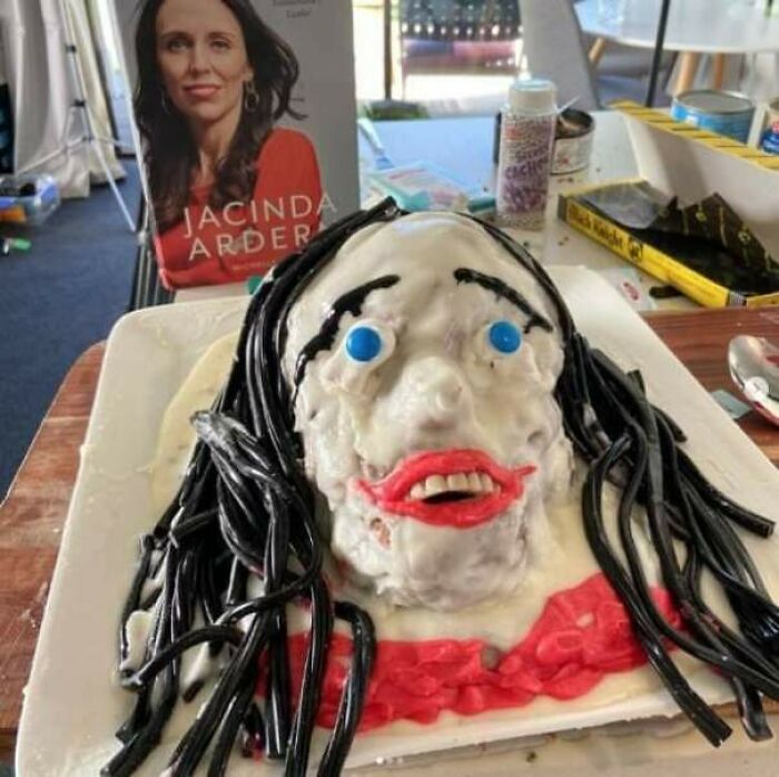 Зловеща торта