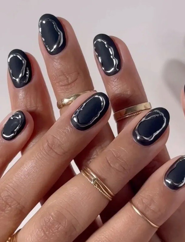 Черен контур