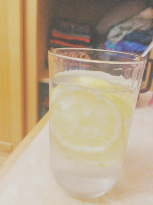 Вода с лимон