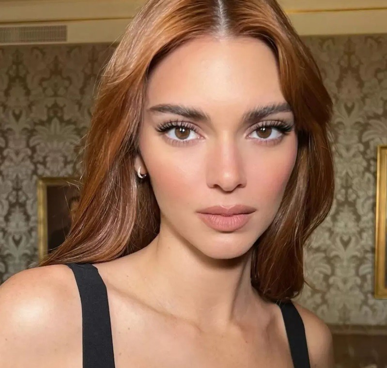 Червено в стил Дженър