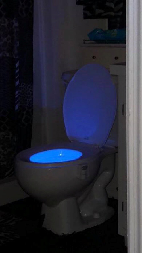 Нощна светлина на тоалетната чиния