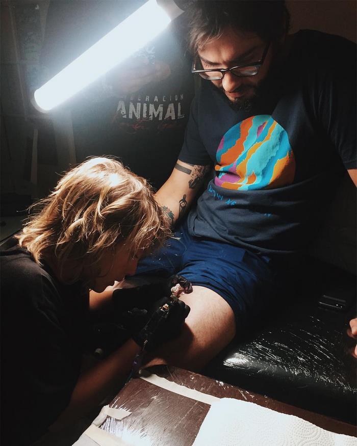 Момче на 12 г. стана татуист