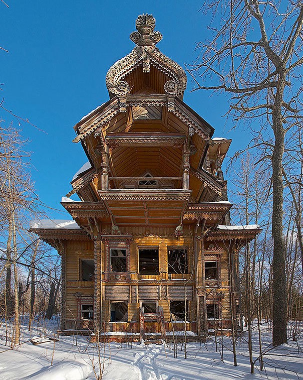 Изоставената дървена къща, Русия