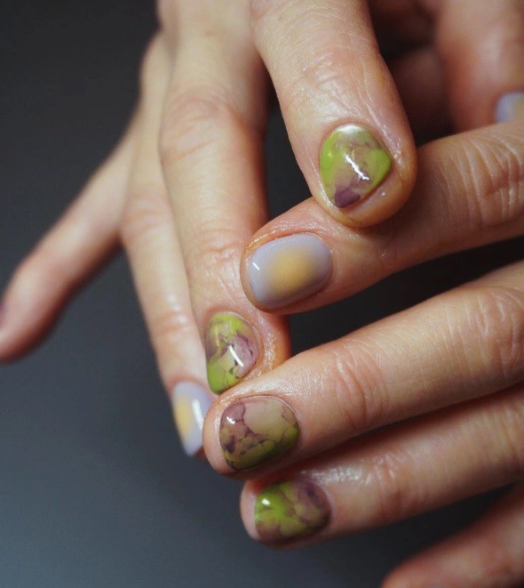 Маникюр в пролетни нюанси