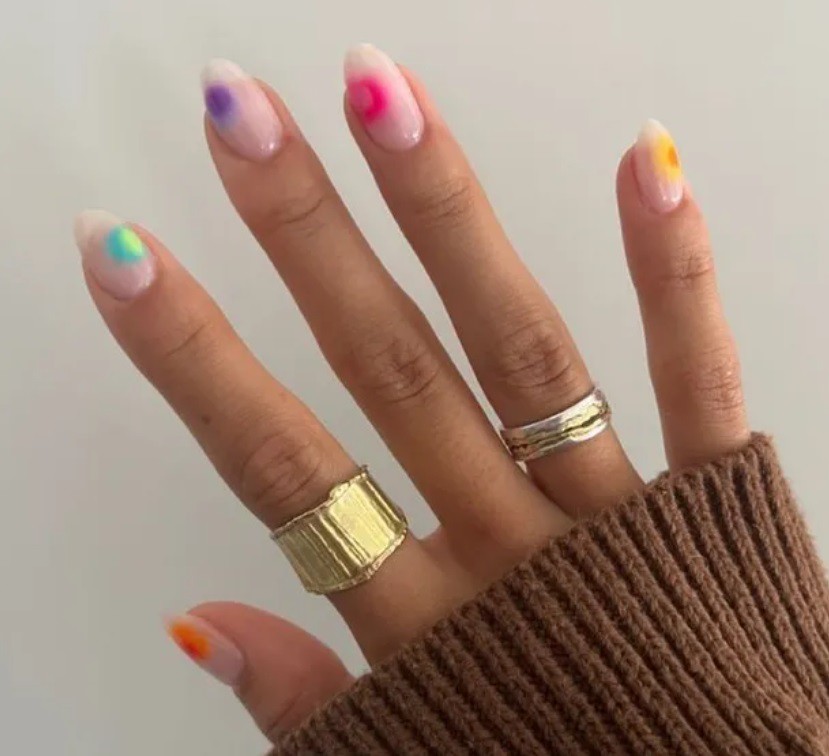 Идеи за маникюр с „цъфтящ“ лак