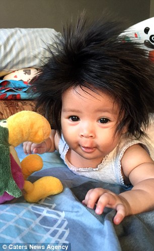 Косата на това бебе е истинска атракция