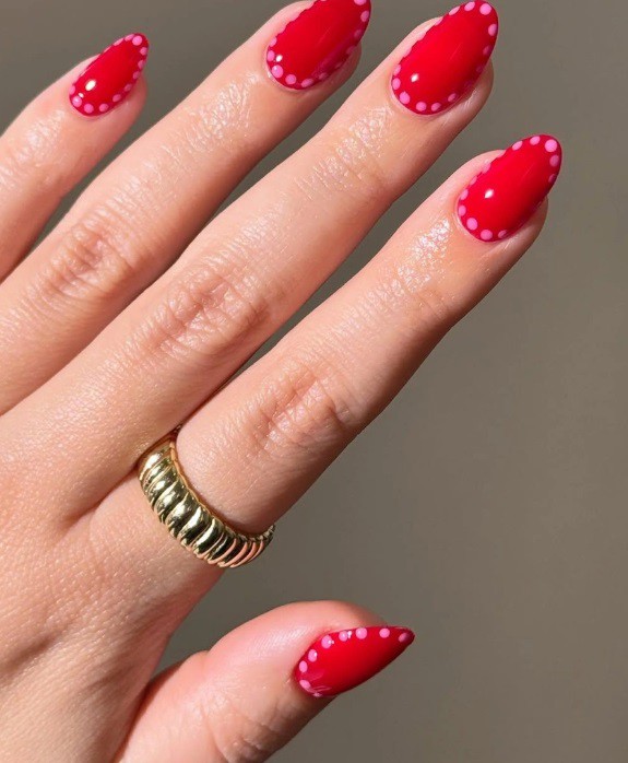 Маникюр на точки