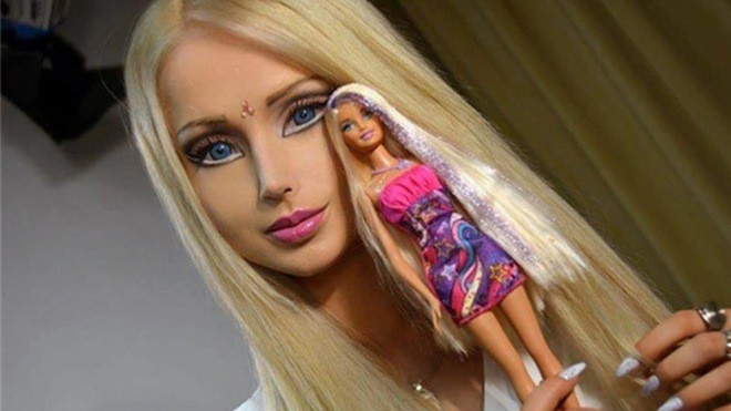 Жива кукла Барби