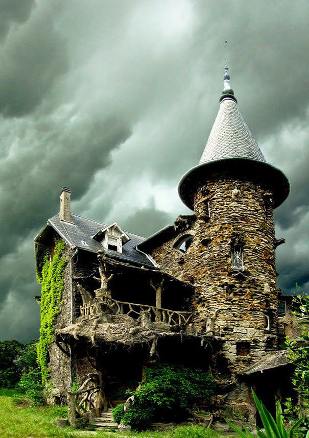 Вълшебната къща с бурното небе, Франция
