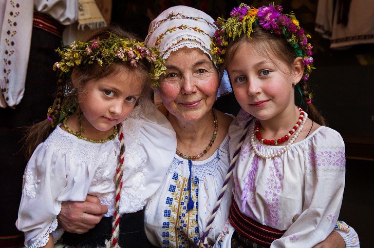 Баба и внучки: Молдова