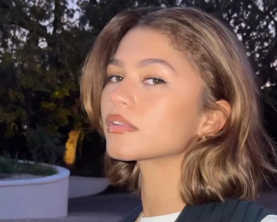 Блестящо кафяво