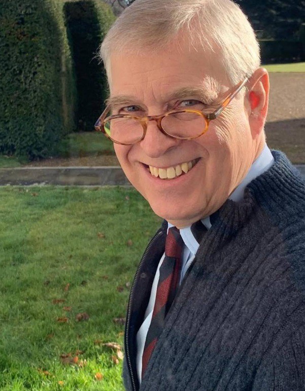 Андрю лишен от титлите си