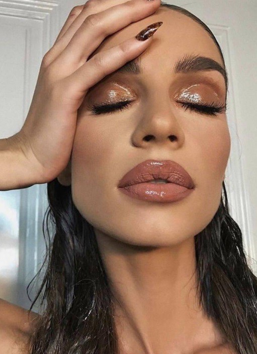 Гланц за устни