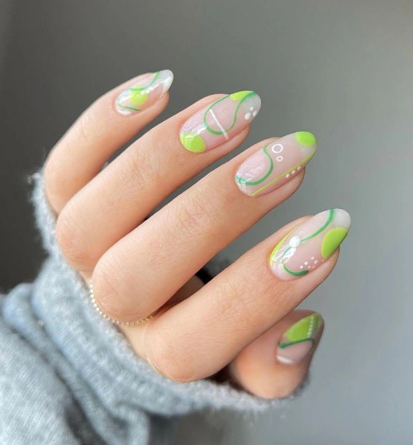 Маникюр с цвят на мохито