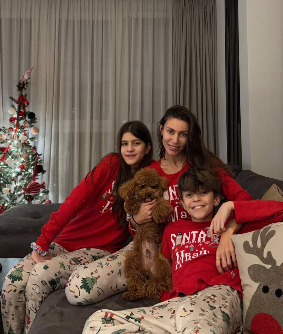 Мая с децата