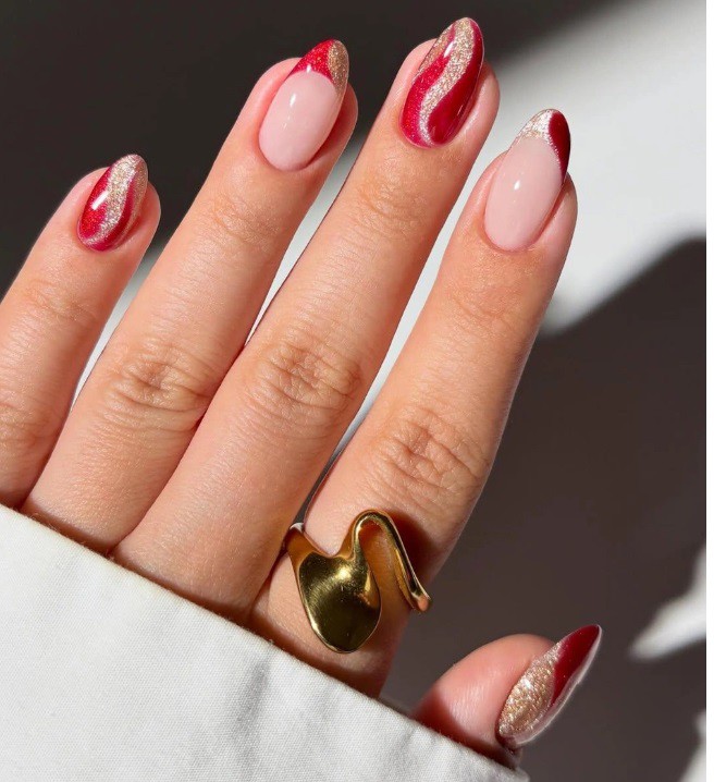 Червено злато в маникюра
