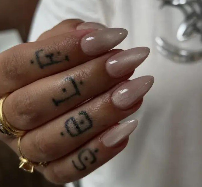 Маникюр с ефект „котешко око“