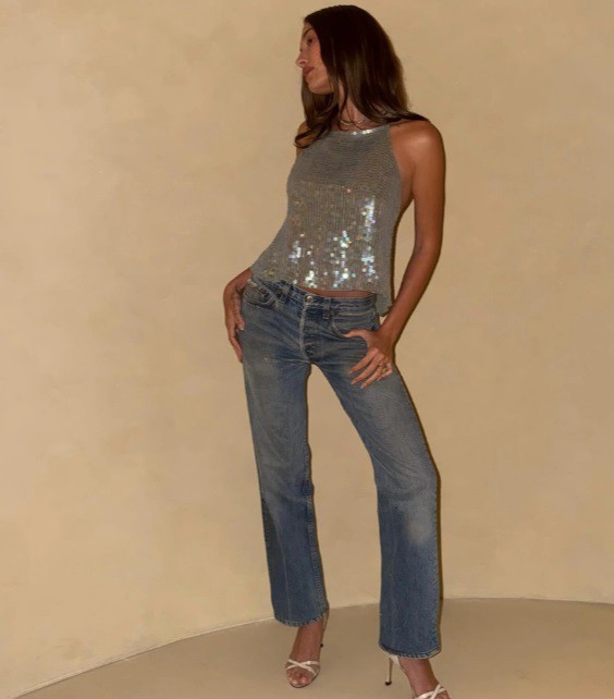 Хейли Бийбър: Блестящ топ и дънки