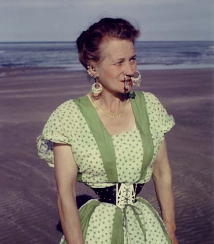 Жената с най-тънка талия в света, 1959 г