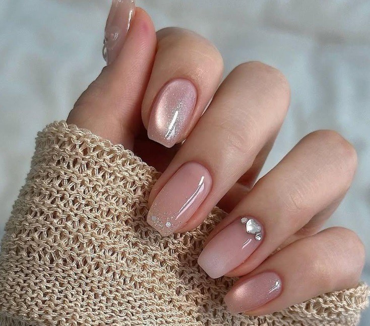 Блестящ нюд