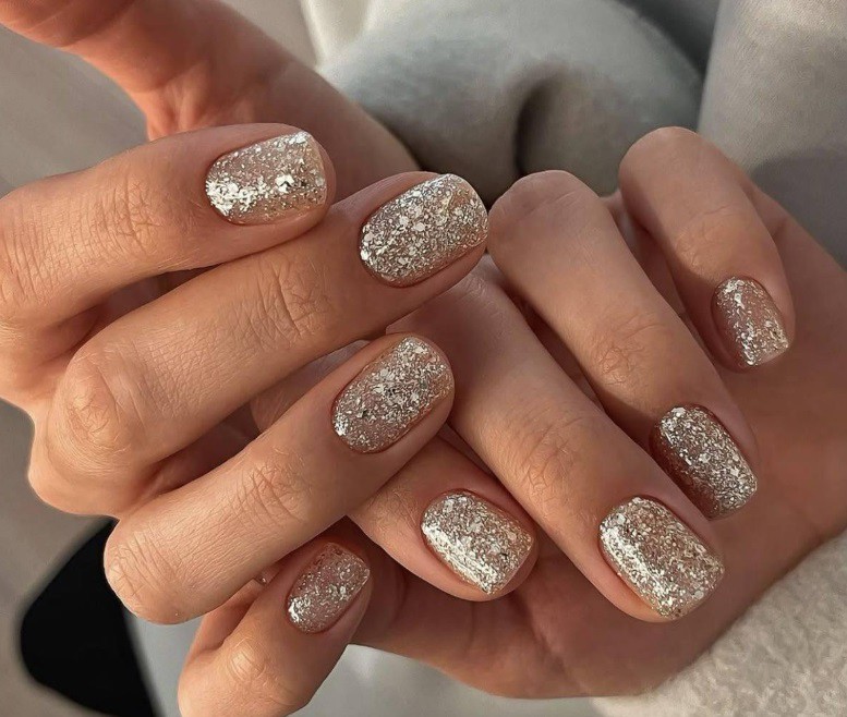 Маникюр „мразовита свежест“