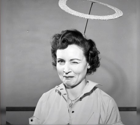 Бети Уайт през 1957 година