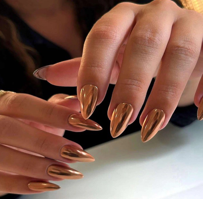 Маникюр, вдъхновен от „Московско муле“