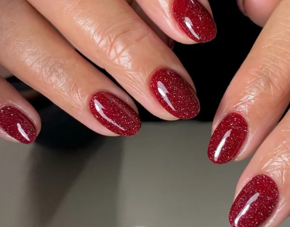 Блестящо червено