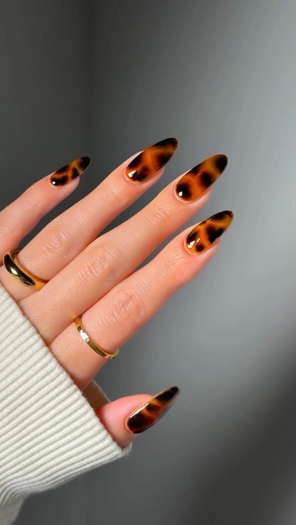 Маникюр с принт на костенурка