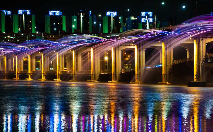 Мостът-фонтан Банпо в Сеул, Южна Корея