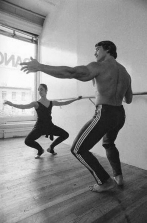 Шварценегер тренира... балет