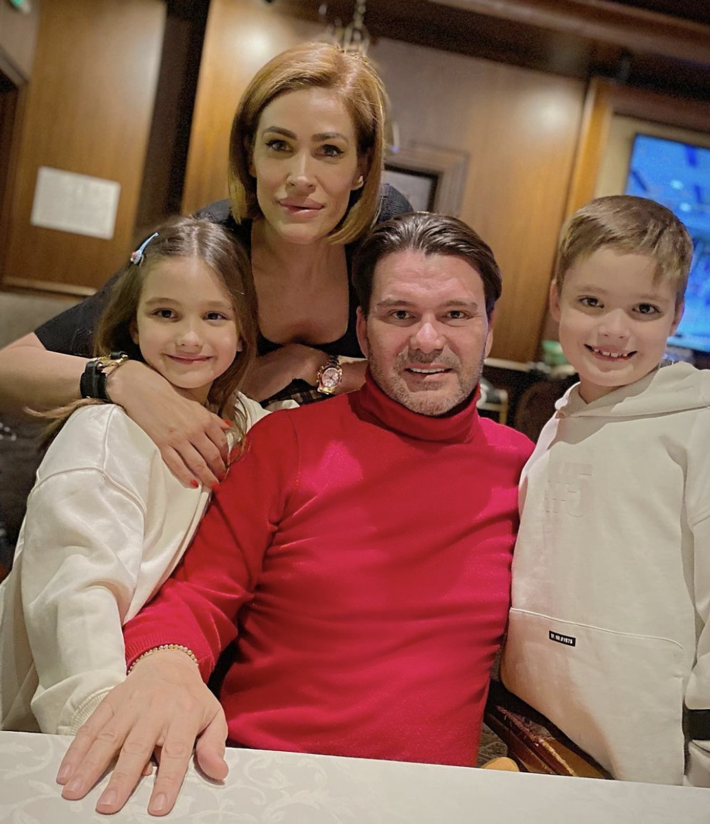 д-р Енчев с Теди Велинова и децата им