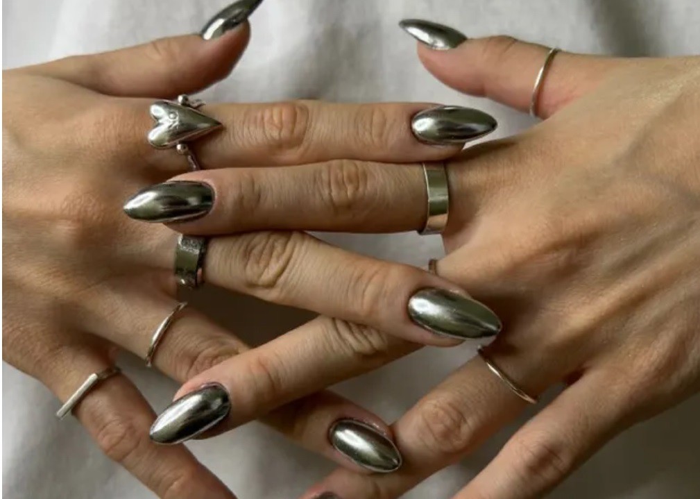 Ледено сребристо