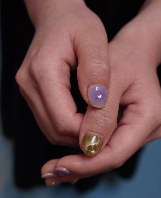 Аура маникюр