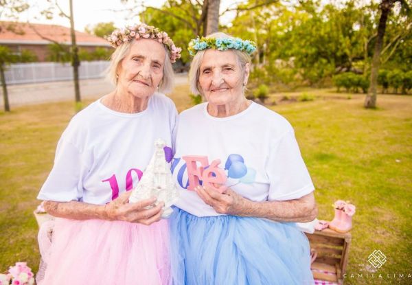 100-годишни близначки