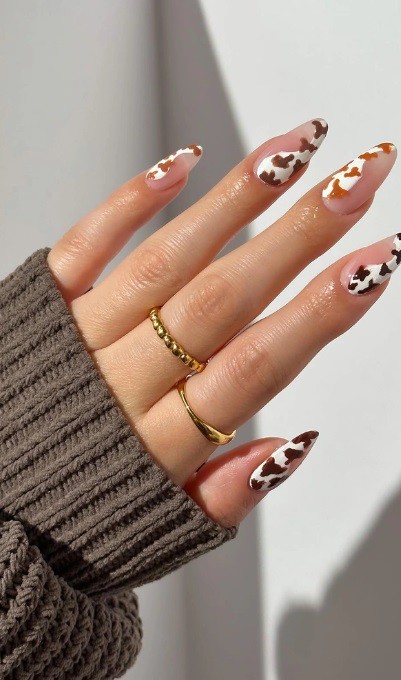 Маникюр с принт на крава