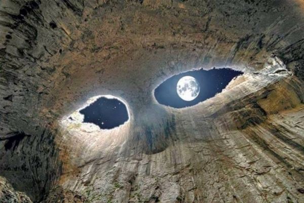 Пещера Божиите очи в БЪлгария