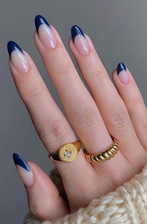 Кралски френски маникюр