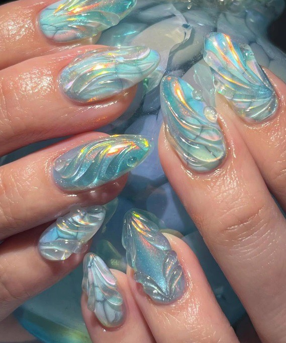 Светлосин маникюр